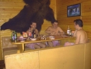 Иркутск — город хлебный, а в пиве тоже есть дрожжи... — На фоне шкуры убитого медведя